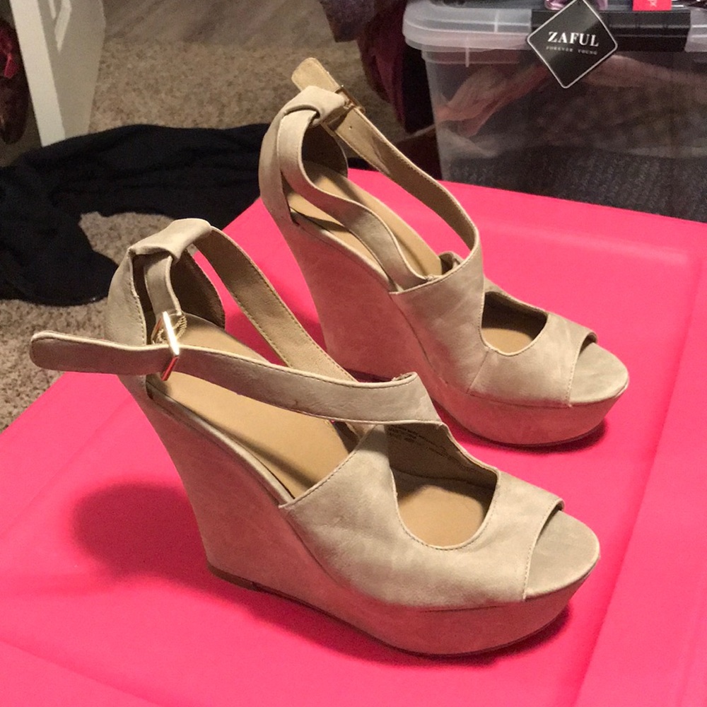 Heels - Picture 7 of 7